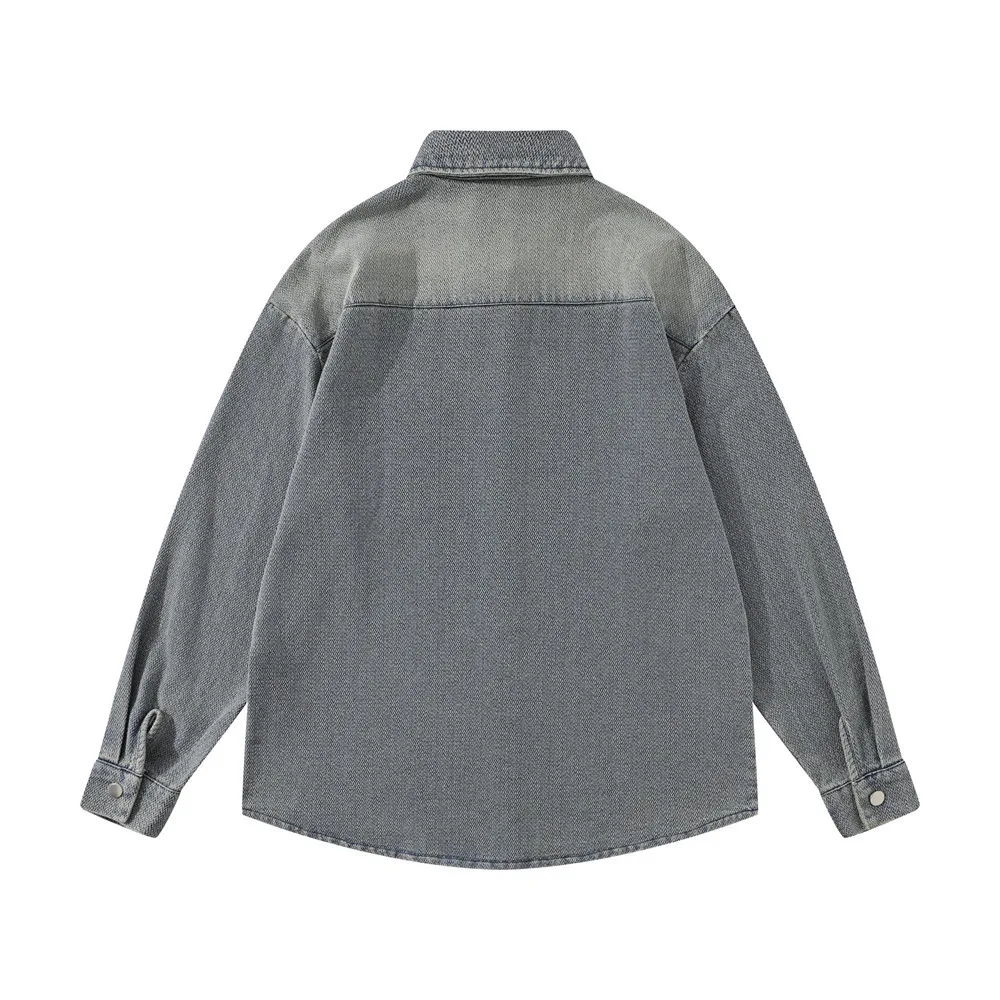 Camisa Jeans Branca Escovada Lavada e Desfiada Masculina Street Fashion Punk, Perfeita para um Visual Urbano e Moderno — foto 5