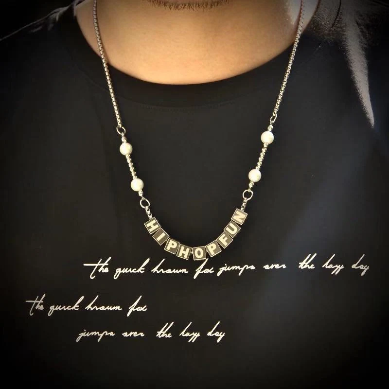 Collier Tendance Lettre en Acier Inoxydable Hip-hop Minimaliste Rétro. Un bijou parfait pour un look unique et affirmer votre style. — photo 3