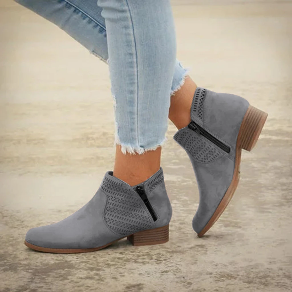 Title 8, Botas Martin de salto grosso vazado plus size f...