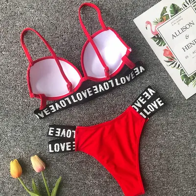 Costumi da bagno sexy da donna, valorizza le tue curve. Scopri la nostra collezione di bikini e costumi audaci per un'estate indimenticabile. — foto 6