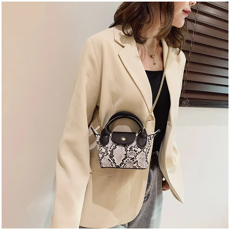 Title 5, Bolsa Crossbody Pequena Quadrada com Corrente e...