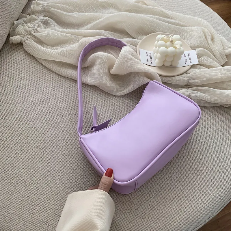 Bolsa pequeña impermeable de color liso ideal para proteger tus objetos de valor del agua. Perfecta para viajes y actividades al aire libre. — foto 7
