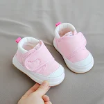 Sapatos respiráveis para caminhada com solas macias. Conforto e leveza para seus pés em cada passo. Perfeitos para longas caminhadas diárias. — foto 6