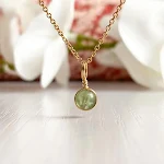 Colar Ornamento Feminino de Pedra, Erva e Água, Simples e Elegante. Ideal para um visual natural e charmoso, perfeito para qualquer ocasião. — foto 4