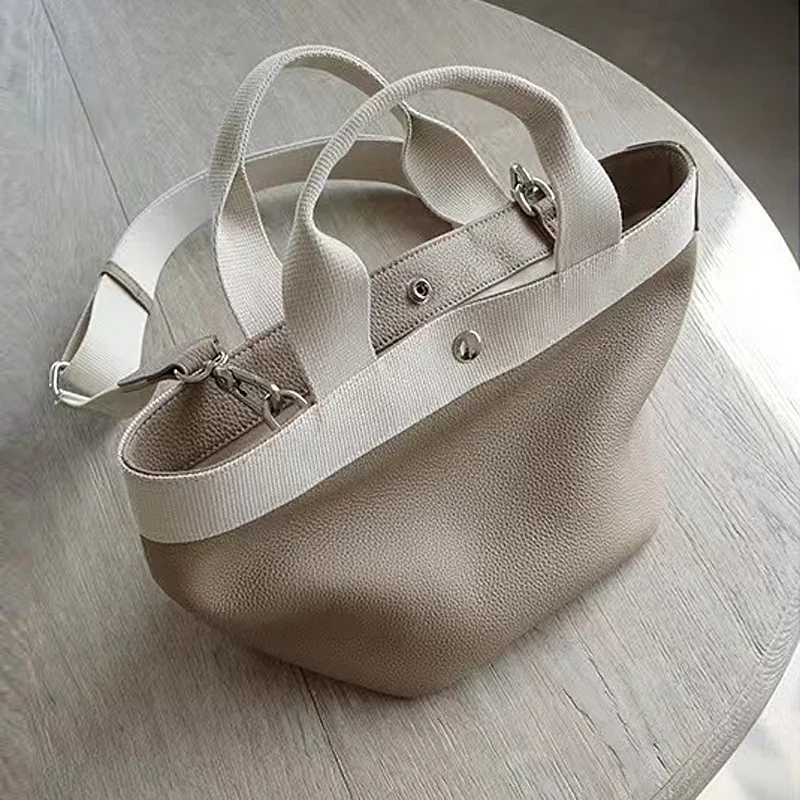 Borsa donna in vera pelle di vacchetta, semplice e alla moda, perfetta per l'uso quotidiano, resistente e stilosa, ideale per ogni occasione. — foto 3