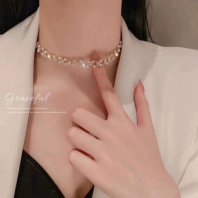 Colar curto de pérolas estilo francês para mulheres, tecido e personalizado para clavícula, um acessório elegante e charmoso. — foto 3