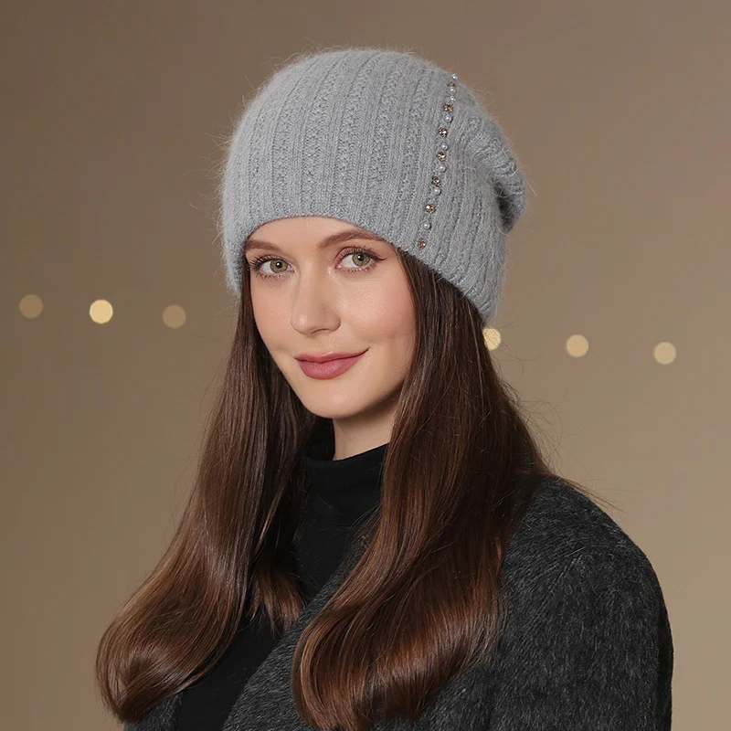 Cappello caldo in lana lavorata a maglia a doppio strato, alla moda. Resta al caldo e alla moda con questo cappello perfetto per l'inverno. Design confortevole ed elegante. — foto 3