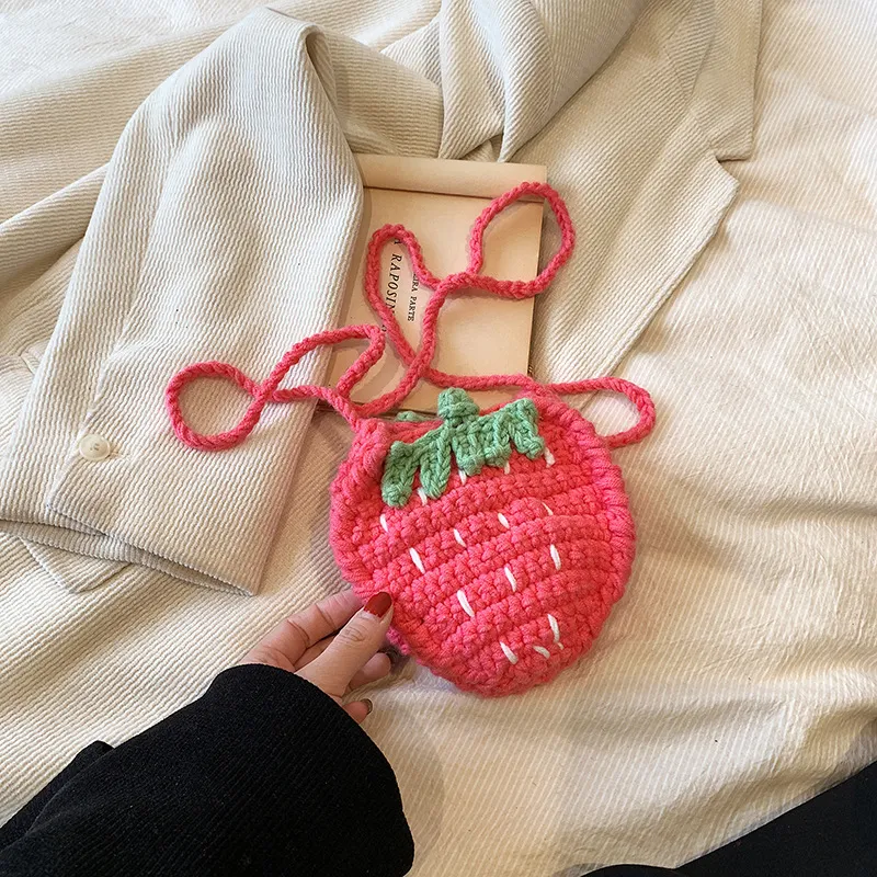 Bolsa Transversal Infantil de Morango de Lã Feita à Mão, Fofa e Charmosa, Perfeita para Crianças Levarem Seus Pequenos Tesouros. — foto 17