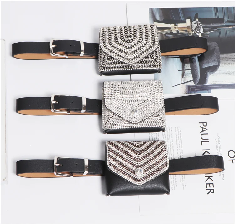 Mini riñonera perfecta para llevar lo esencial de forma segura y cómoda. Ideal para viajes, festivales o el día a día. — foto 3
