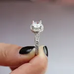 Anel de zirconita com coração e flecha, moda simples para mulheres. Anel de viagem comemorativo da Europa e América. Jóia para mão feminina. — foto 1