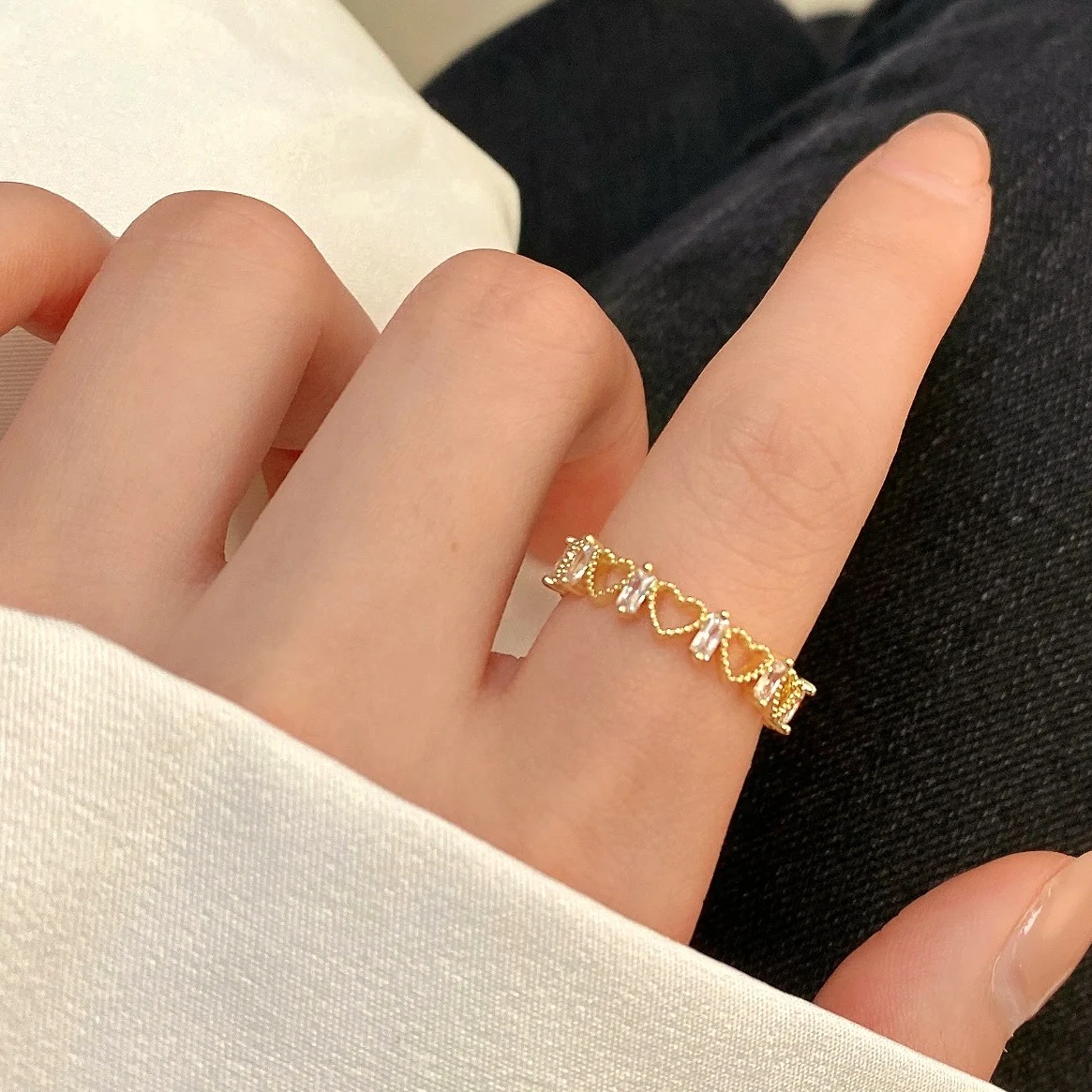 Anel geométrico de diamante personalizado feminino, design moderno e elegante, joia fina para presente especial ou uso diário. — foto 6