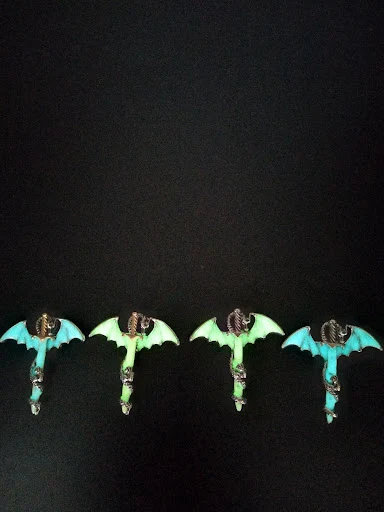 Title 2, Glorious Dragon Tipant Cocklace in the Dark Sword