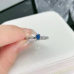 Anel Retrô de Zircônia Aberto com Gemas Coloridas Design Niche Joia Feminina Estilo Vintage — foto 1