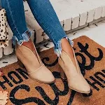 Sapatos VNew de salto grosso com cor lisa fina e bico em V, perfeitos para combinar com tudo, oferecendo estilo e conforto em cada passo. — foto 5