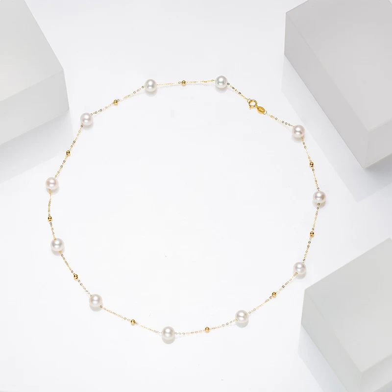 Colar artesanal com pérolas naturais de água doce e detalhes de estrela. Beleza e sofisticação, ideal para realçar sua elegância natural. Um luxo atemporal. — foto 2