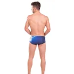 Schluss mit Peinlichkeiten beim Schwimmen. Der Sport-Badeanzug verhindert unangenehme Situationen. Enganliegend, bequem, ideal für Sport. — foto 5