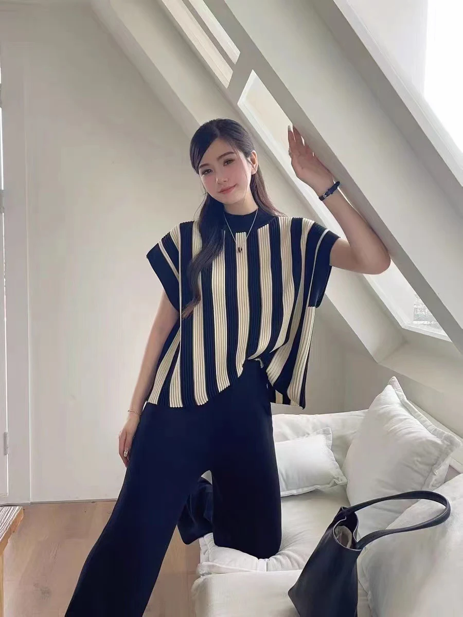 Title 1, Elegant Knitted Fashion Set for Women Stylish a...