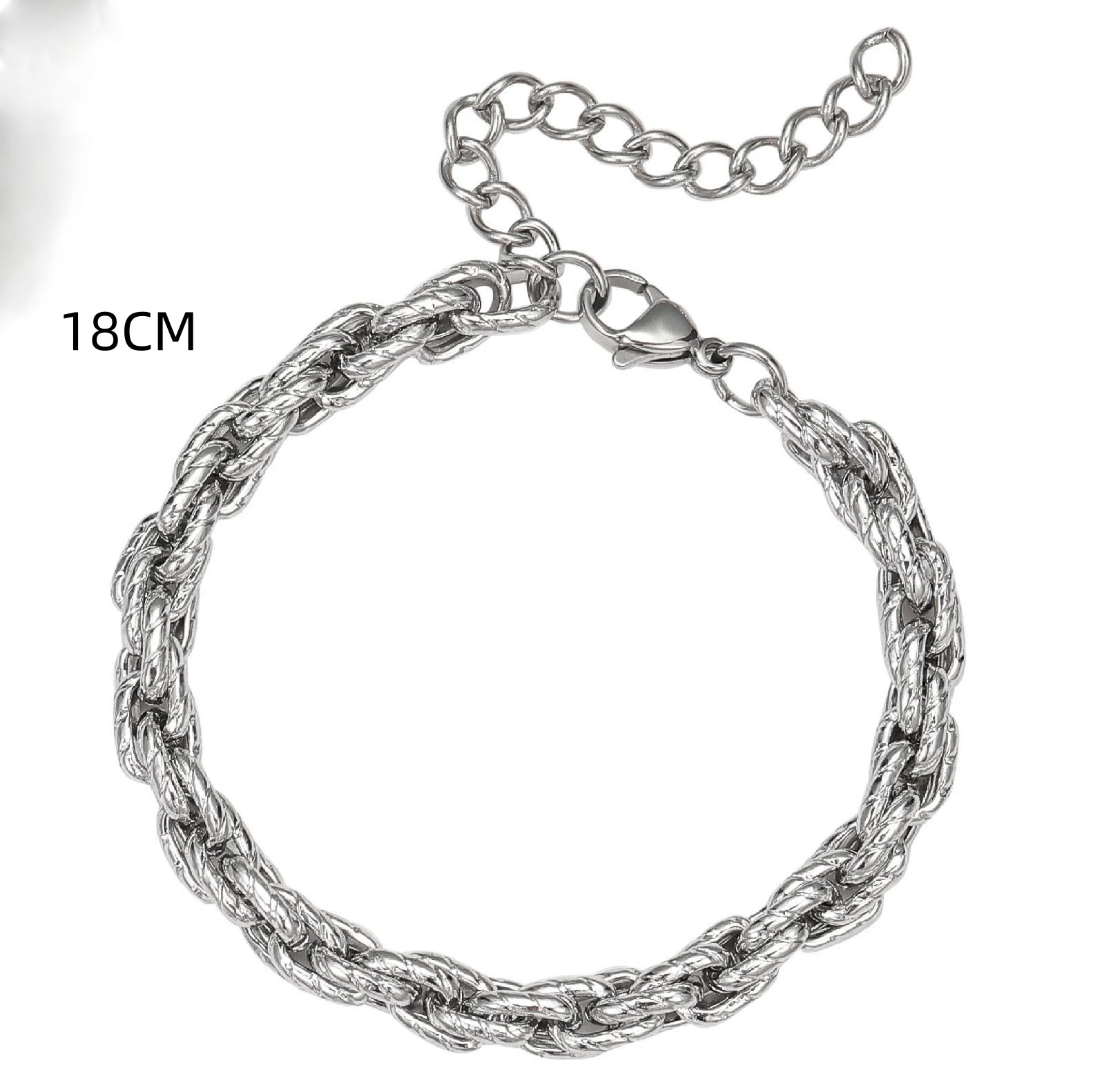 Pulseira de casal em aço titânio com design torcido, um símbolo de amor eterno. Elegância e conexão em uma joia especial para ele e ela. — foto 3