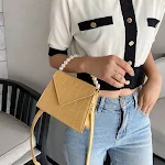 Bolsa mensageiro com alça de corrente para ombro, elegante e prática. Perfeita para carregar seus pertences com estilo e segurança no dia a dia. — foto 8