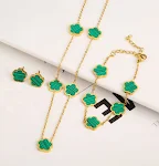 Bracciale Gioiello con Fiore di Gomma Verde Fresco e Incantevole. Un accessorio elegante e raffinato, perfetto per completare ogni outfit con stile. — foto 2