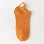 Effen geborduurde, eenvoudige en veelzijdige Koreaanse korte katoenen sokken. Mode en comfort voor dagelijks gebruik. — foto 12