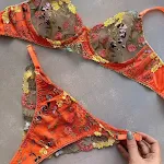 Completo intimo con fiori, nastro ricamato trasparente e anelli in acciaio, per un look sensuale e raffinato. — foto 15