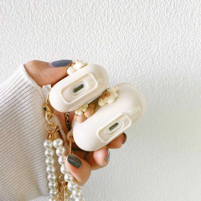 Lovely Little Bear Talk Pearl Chain Silicone Protective Shell. Stylishly protect your device with this adorable case. — photo 8