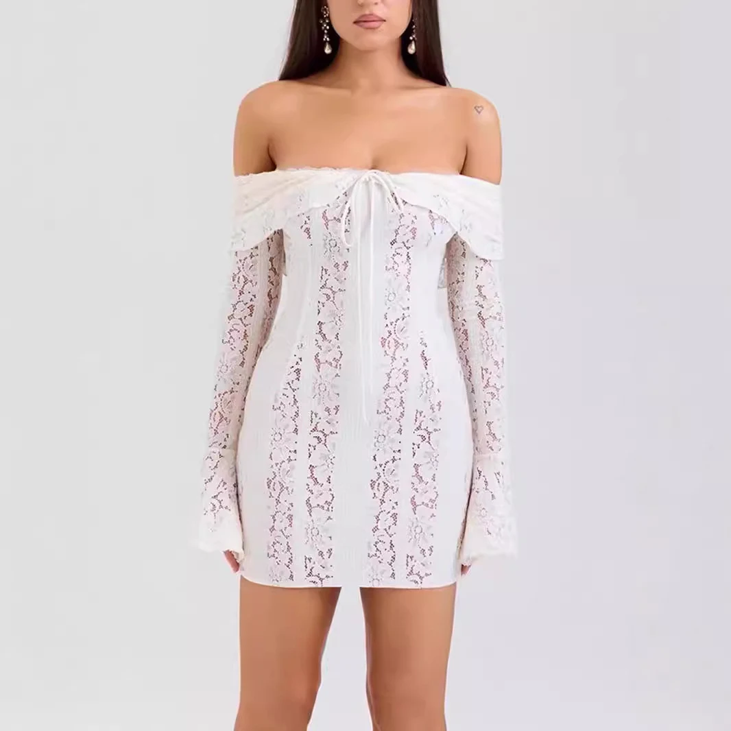 Vestido skinny de renda com mangas compridas e ombros de fora, perfeito para eventos especiais, realçando a elegância e sensualidade da mulher. — foto 3
