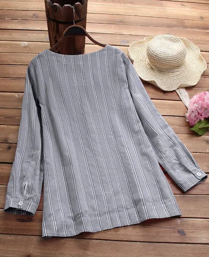 Title 2, Embroidered cat wide stripe hole shirt, a comfo...