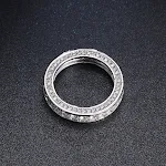 Anel feminino de círculo completo com zircônias micro incrustadas, banho de cobre e ouro 18K, para brilhar em qualquer look — foto 4