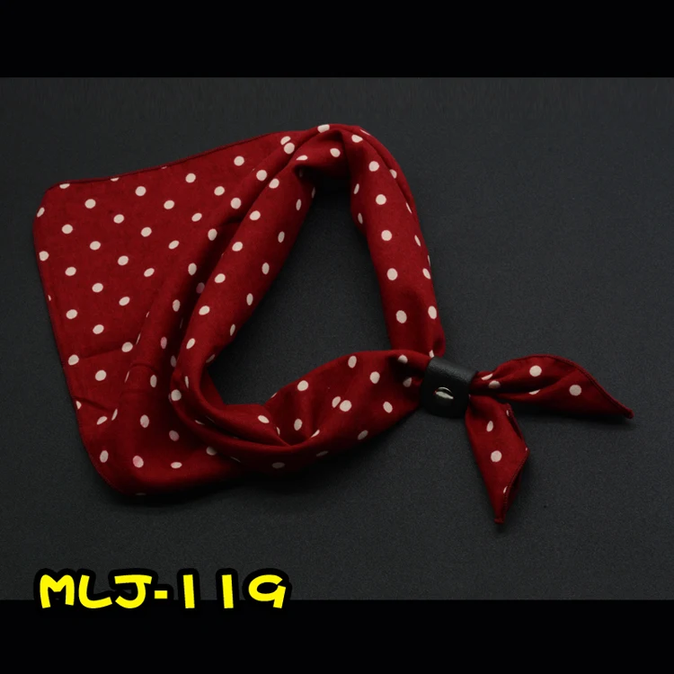 Lenço de terno de moda retrô floral britânico. Adicione um toque vintage e elegante ao seu visual com este acessório único. — foto 8