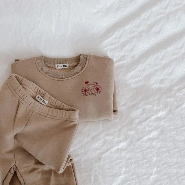 Set di vestiti invernali per neonati 2 pezzi, ricamo Thien Fleece. Abbigliamento caldo e confortevole per bambina/o. — foto 5