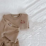 Set di vestiti invernali per neonati 2 pezzi, ricamo Thien Fleece. Abbigliamento caldo e confortevole per bambina/o. — foto 5