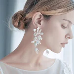 Brincos de joias artesanais de zircônia e borlas, elegância única e sofisticada, perfeitos para adicionar um toque especial a qualquer look. — foto 3