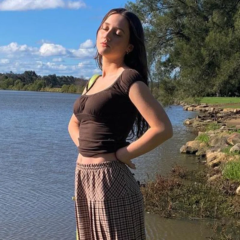 T-shirt corta a tubo con scollo quadrato da donna europea e americana — foto 2