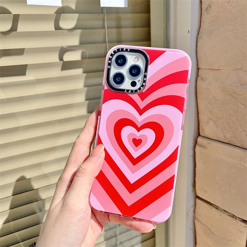 Title 4, Capa de celular com grafite, amor e borboleta. ...