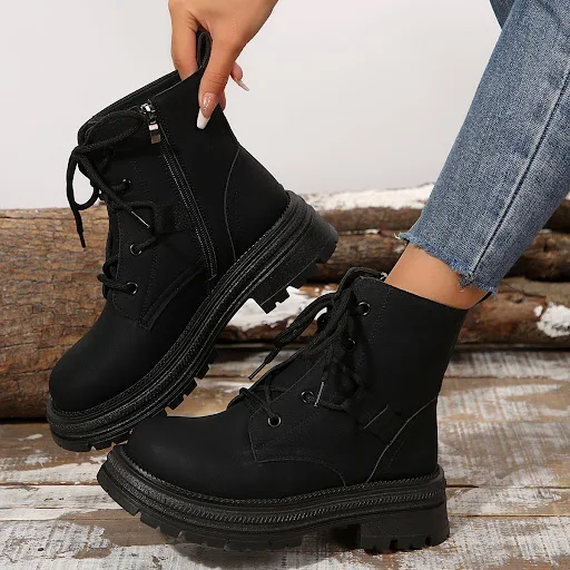 Title 3, Botas femininas de amarrar com salto quadrado O...