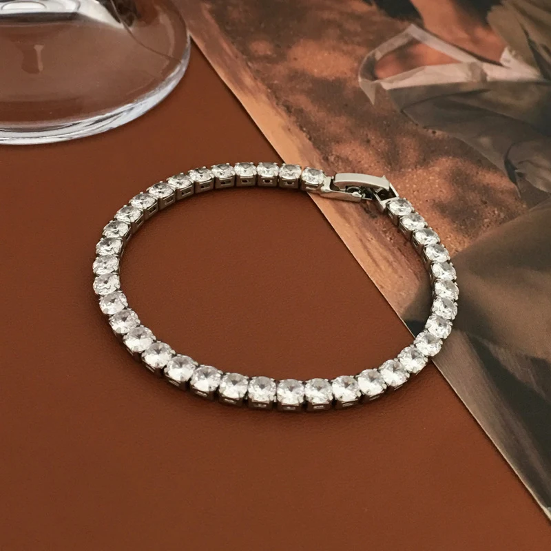 Pulseira de zircônia com estilo moderno europeu e americano, cobre. Acessório de moda feminino, design elegante e brilhante. — foto 4