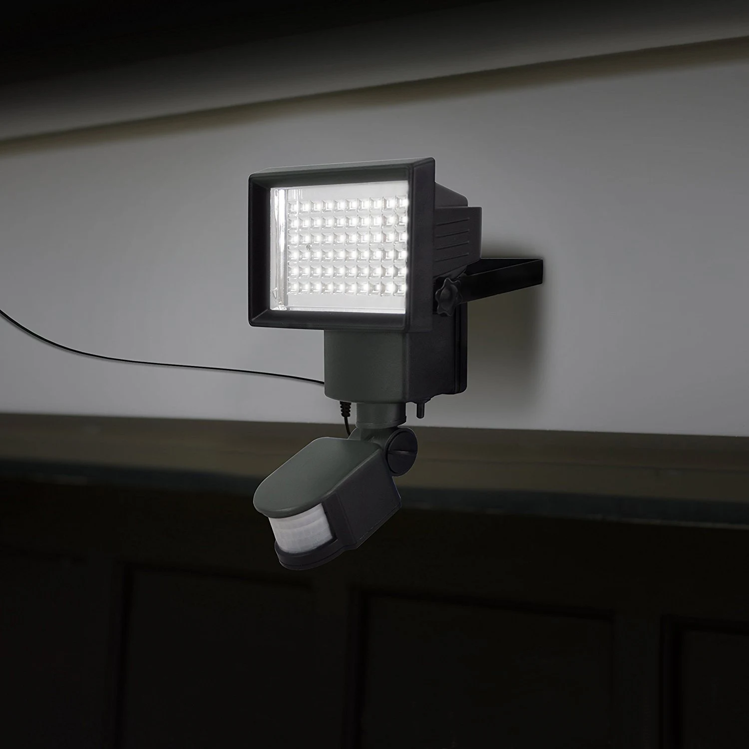 Refletor holofote LED solar com sensor infravermelho e detecção de movimento, iluminação externa potente e econômica. — foto 9