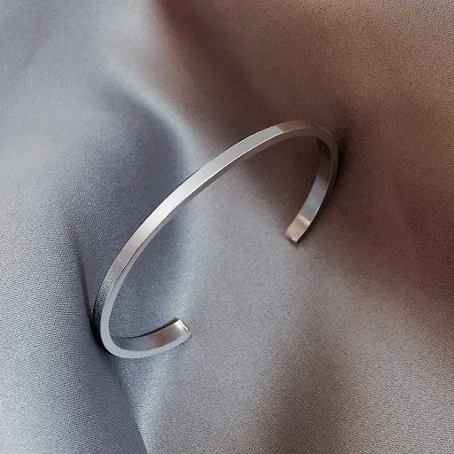 Title 4, Pulseira Simples de Aço Titânio para Homens e M...