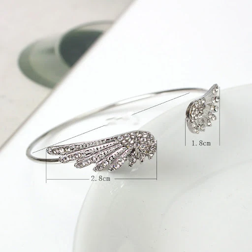 Title 3, Pulseira de asa de diamante
