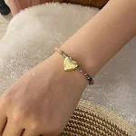 Pulseira de amor vintage com contas de pedra natural, um toque especial. Demonstre seu carinho com este acessório charmoso e elegante. — foto 7