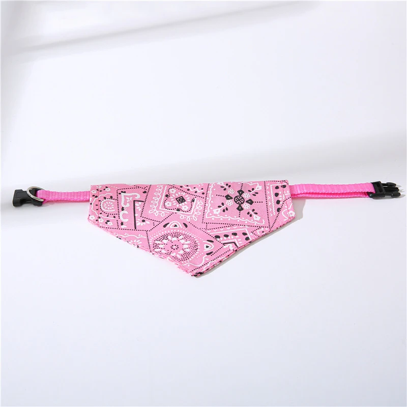 Adjustable Pet Collar with Triangle Print Saliva Towel Keeps Your Pet Clean Stylish and Comfortable for Dogs and Cats — photo 6