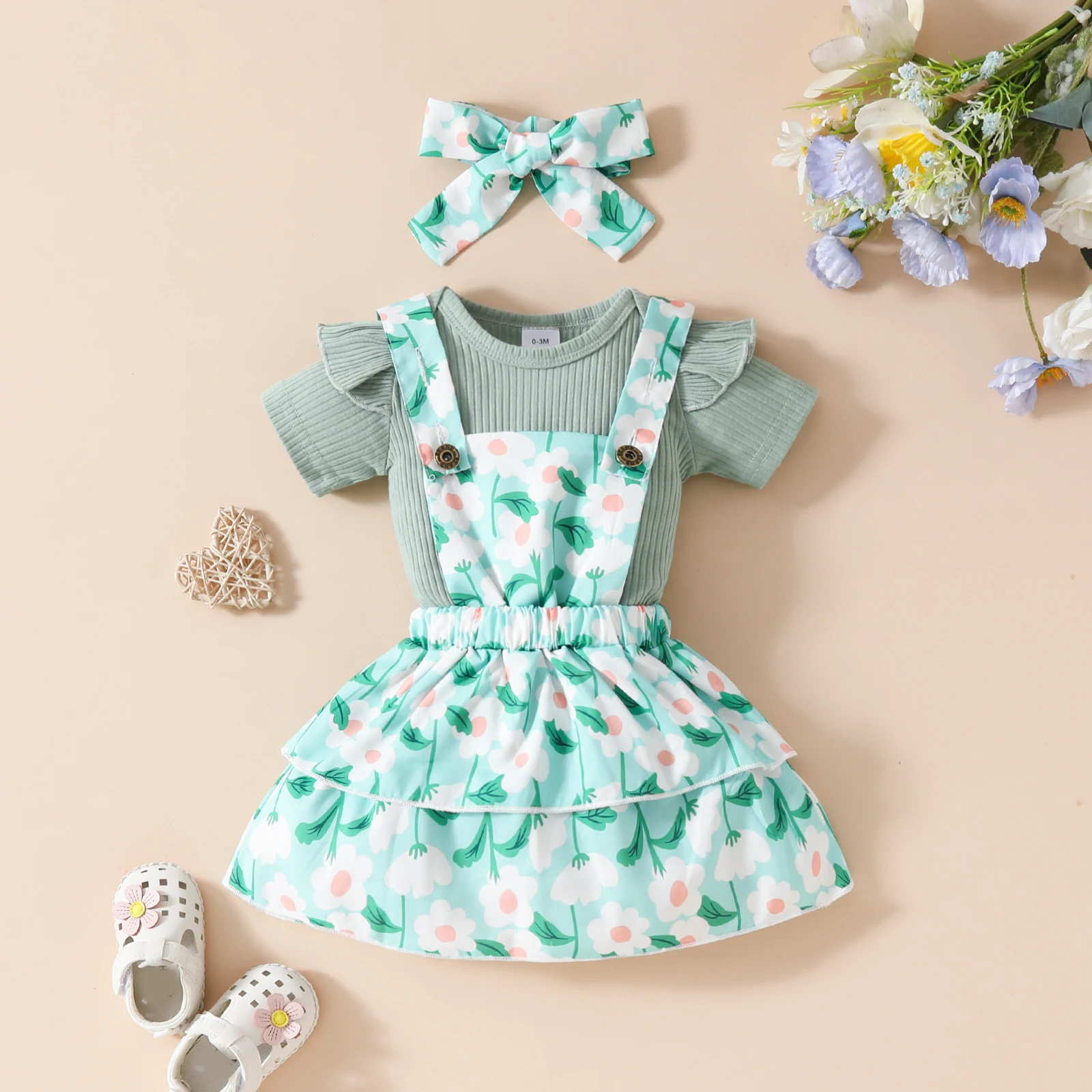Conjunto de verão para bebê menina, top de manga curta e saia suspensa floral com frutas, casual, ideal para dias quentes e ensolarados. — foto 9