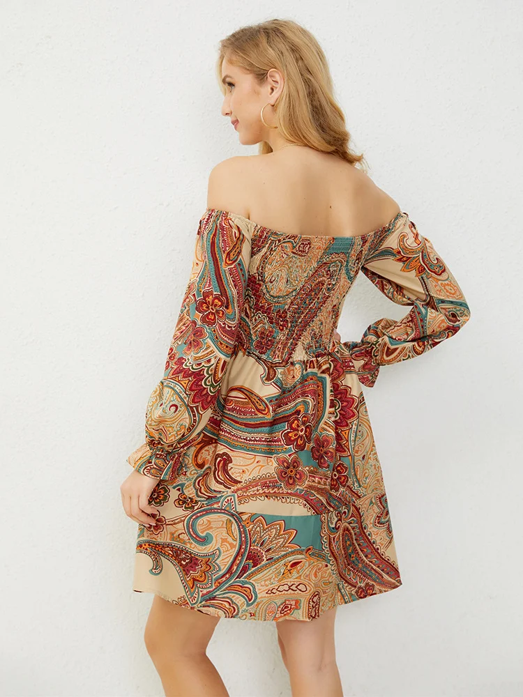 Title 4, Europese en Amerikaanse off-shoulder printjurk ...