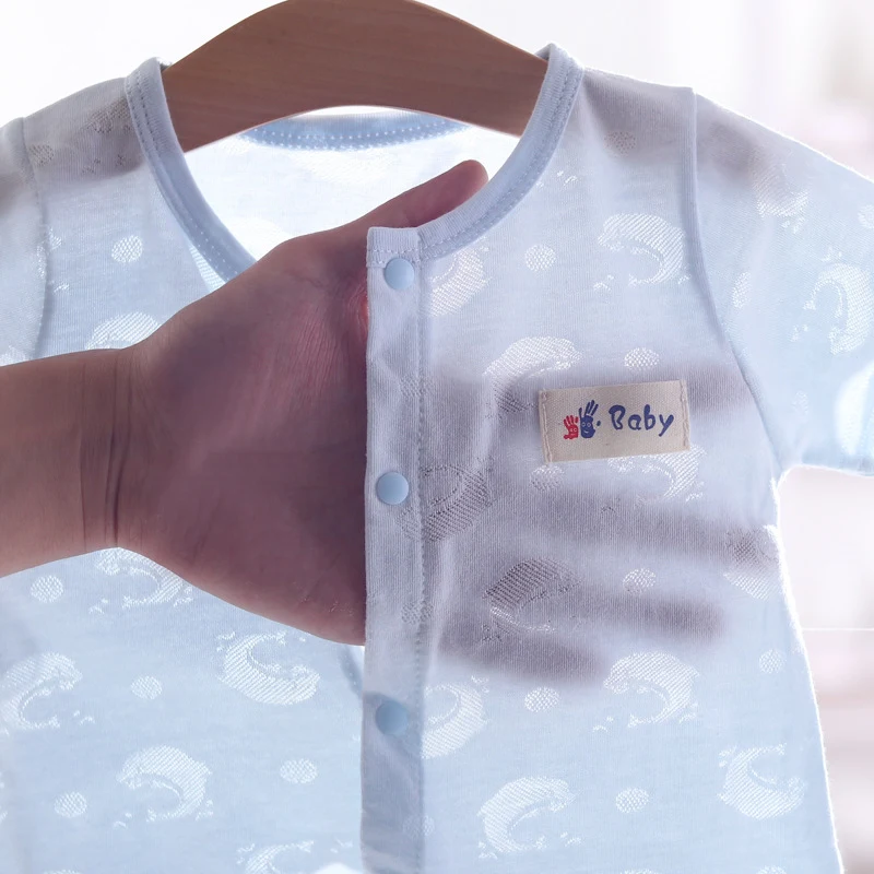 Baby romper lange mouw zomer. Zachte en ademende kleding voor warme dagen. Ideaal voor pasgeborenen en peuters. Comfortabel en praktisch. — foto 1