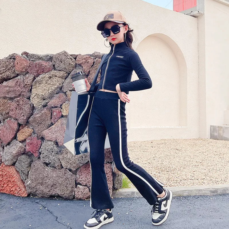 Conjunto de Suéter Outono Manga Longa com Detalhes de Listras Conforto e Elegância para a estação. Ideal para um visual casual chique e perfeito para o dia a dia. — foto 4