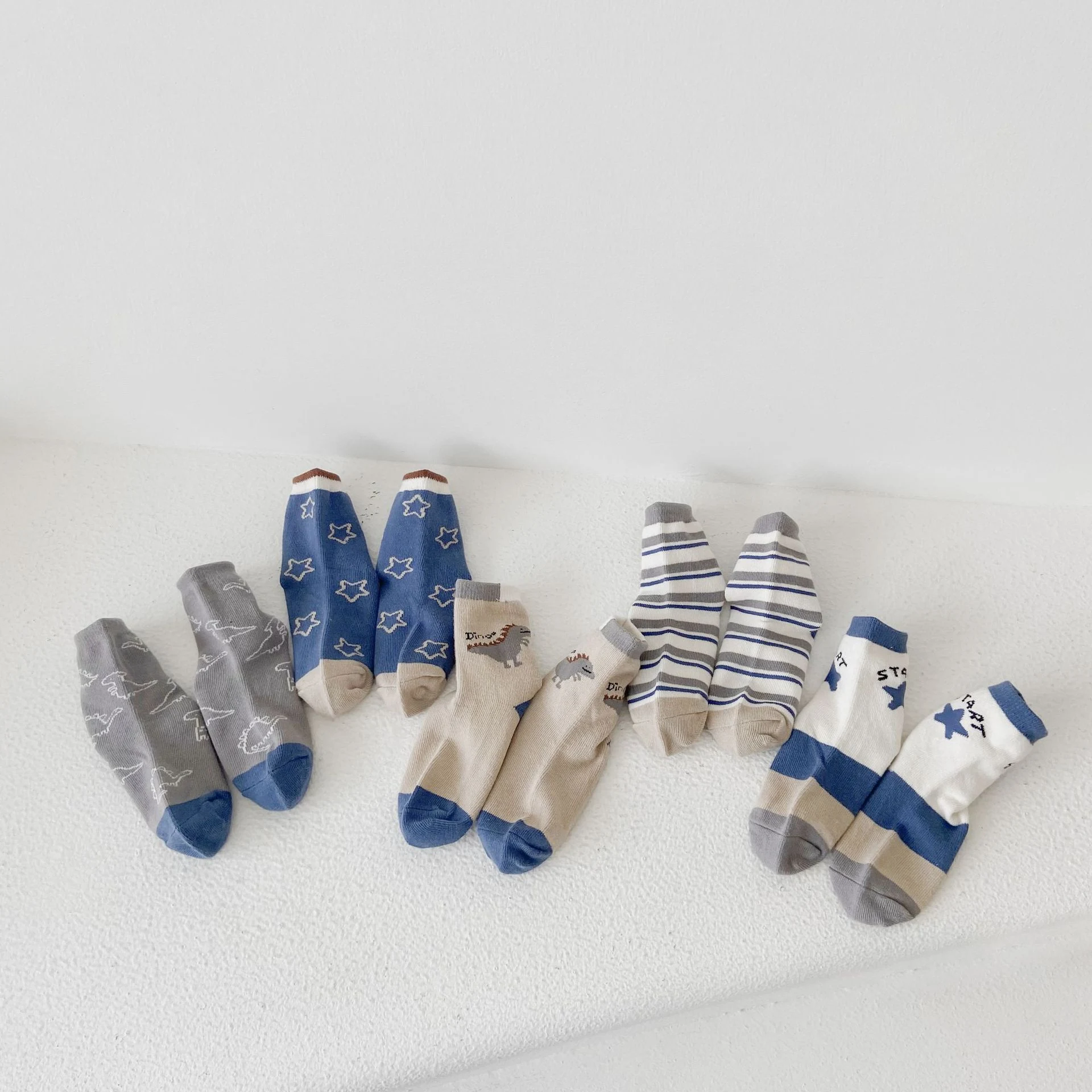 Children's New Cotton Cartoon Korean Alphabet Dinosaur Socks — photo 19