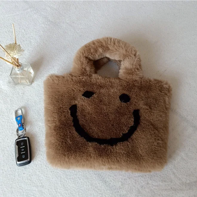 Bolsa Mensageiro de Ombro de Grande Capacidade para Meninas Fofas em Pelo de Coelho Moda Ideal para Levar Tudo com Estilo — foto 15