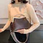 Borsa a tracolla da donna, alla moda e versatile. Perfetta per l'uso quotidiano, comoda e capiente, ideale per ogni occasione. — foto 2